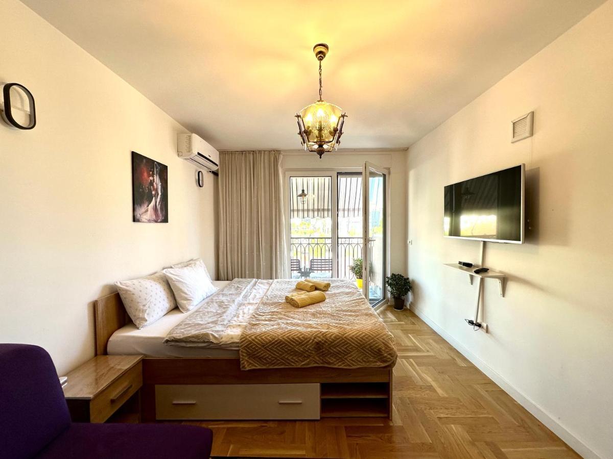 Yellowhouse Pristina Exterior foto