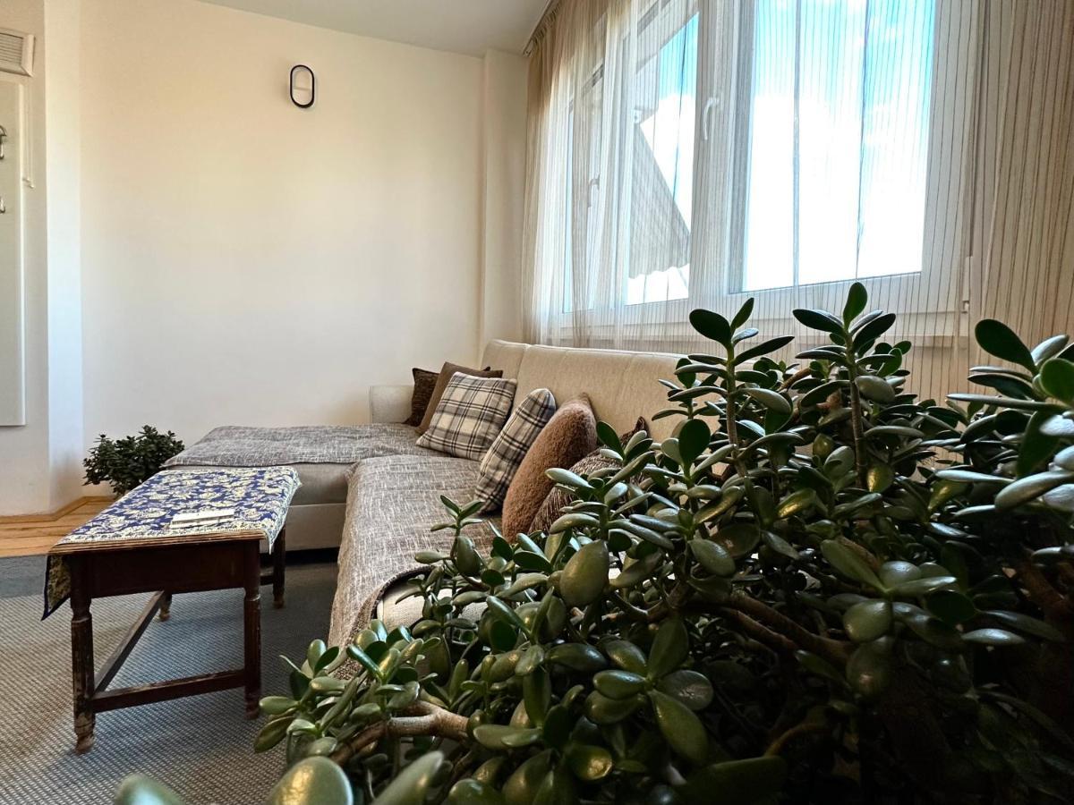 Yellowhouse Pristina Exterior foto