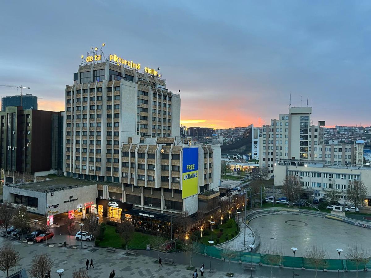 Yellowhouse Pristina Exterior foto