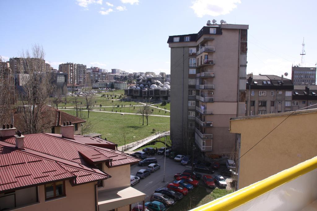 Yellowhouse Pristina Exterior foto